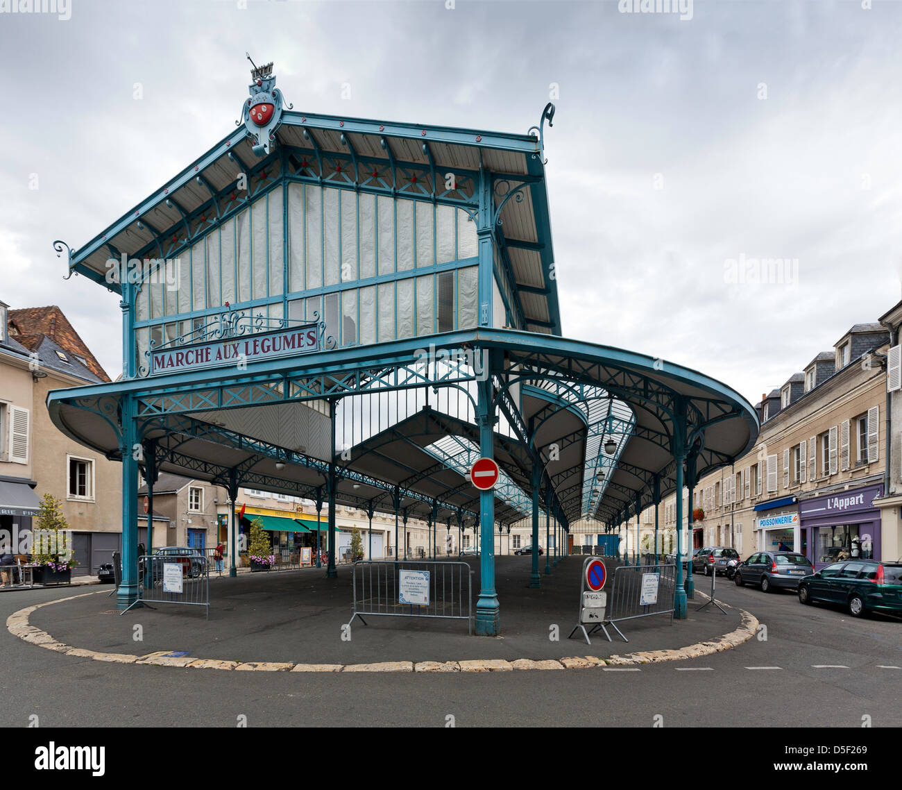 Gegossen von Eisen und Glas Gebäude der Gemüsemarkt, Chartres, Frankreich Stockfoto