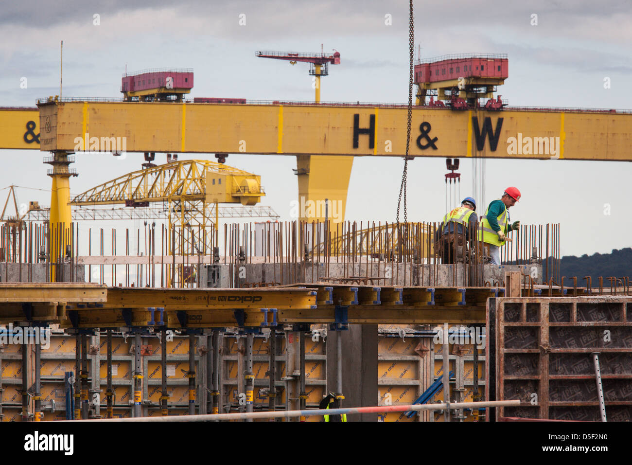 Bauarbeiten in der Nähe der Harland und Wolff Krane, Belfast, Nordirland. Stockfoto