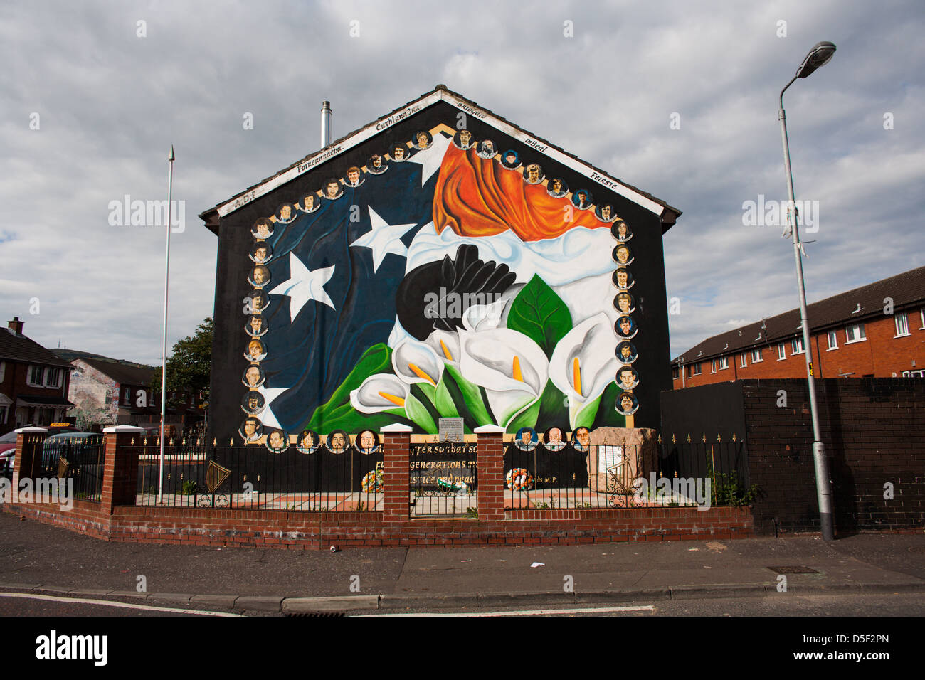 Eine nationalistische Wandgemälde im Ardoyne, Belfast, Nordirland. Stockfoto