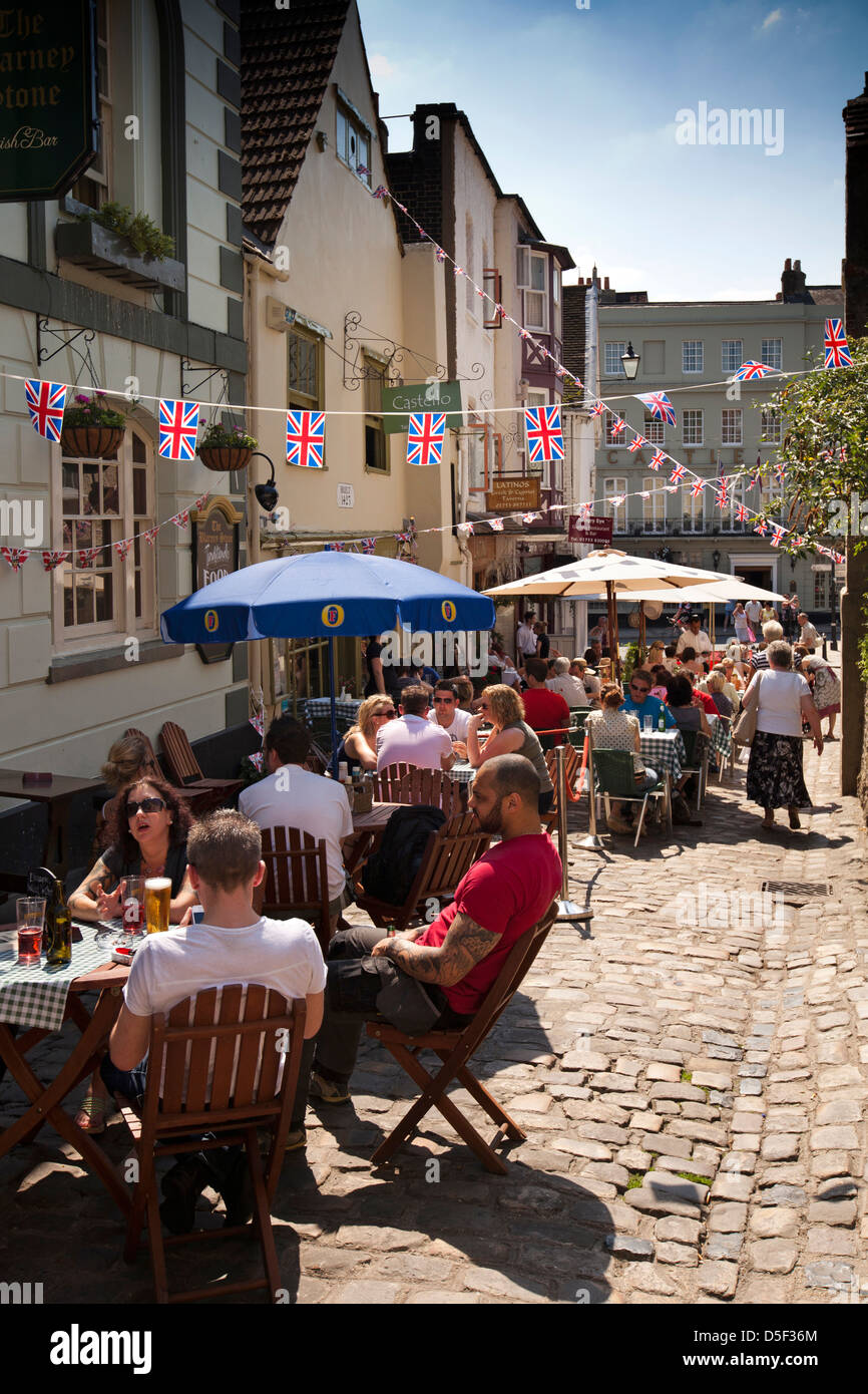 England, Berkshire, Windsor, Church Lane, al Fresco diners Stockfoto
