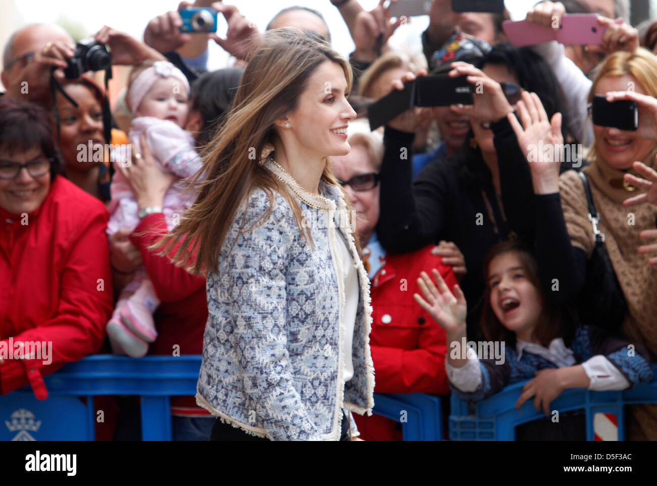 Mallorca, Spanien. 31. März 2013. Spaniens Prinzessin Letizia Spaziergänge in der Nähe der Masse nach dem Besuch einer Ostermesse in Palma De Mallorca auf der Insel Mallorca. Bildnachweis: Zixia/Alamy Live-Nachrichten Stockfoto