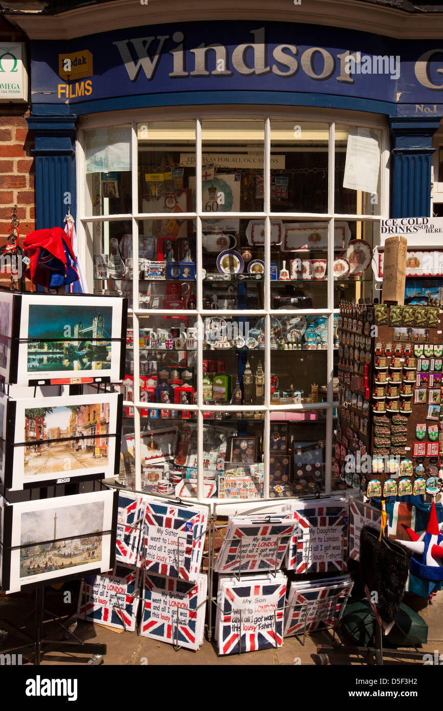 England, Berkshire, Windsor, Church Lane, Souvenir-shop Stockfoto