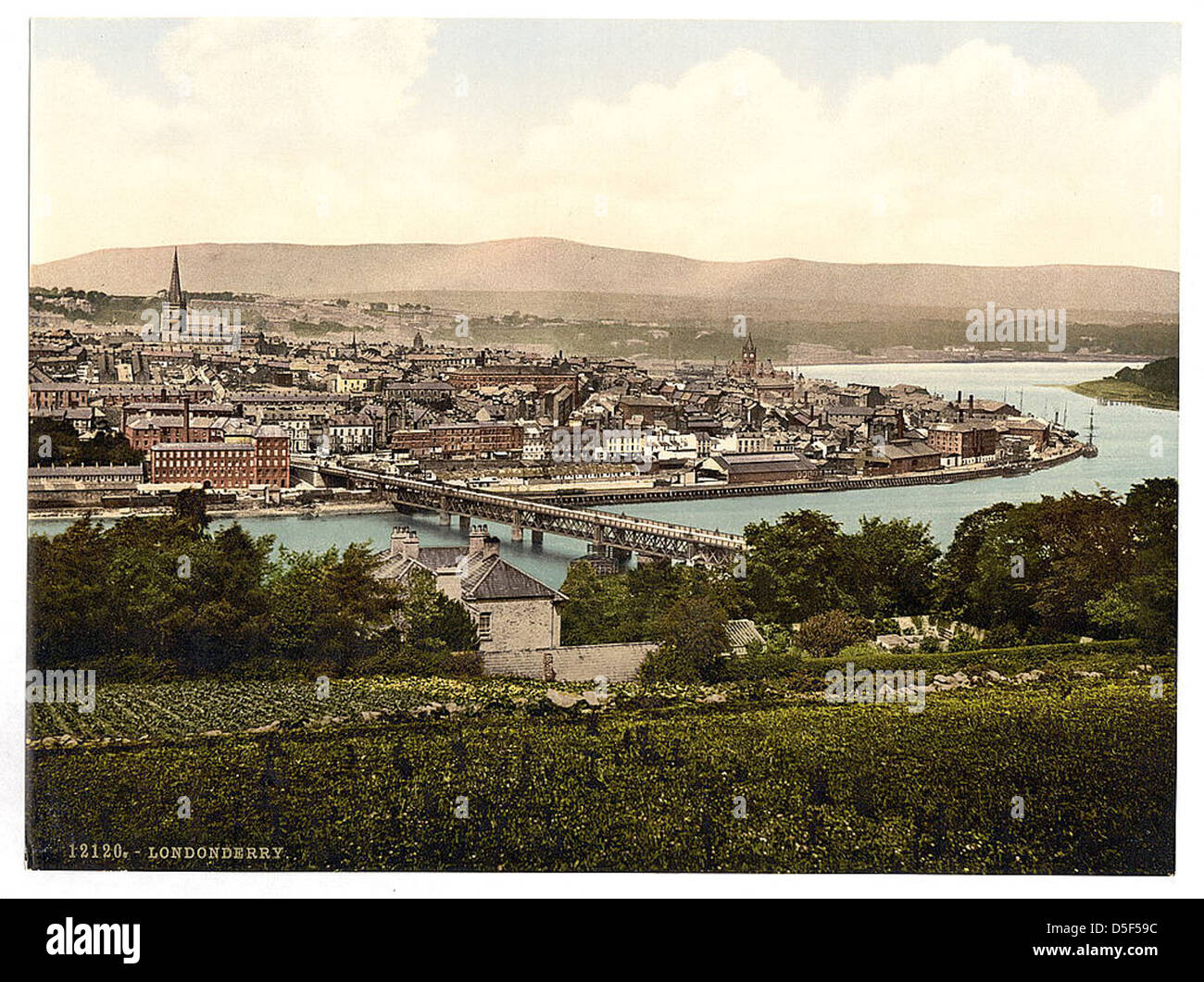 dieses-foto-zeigt-die-stadt-londonderry-im-county-derry-irland-und