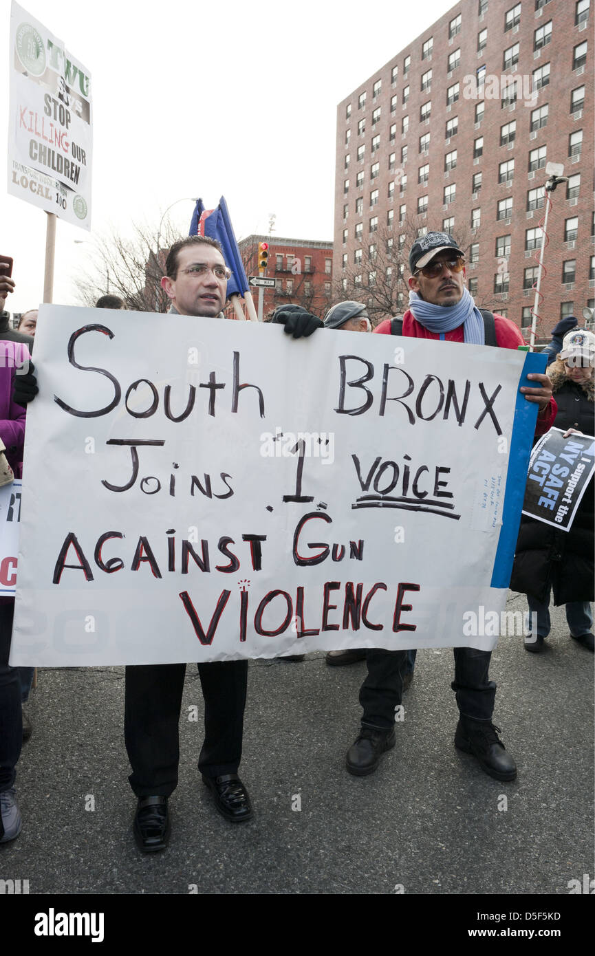 Männer aus der South Bronx bei der Anti-Gun-Kundgebung im Stadtteil Harlem in Manhattan am 21. März 2013. Stockfoto