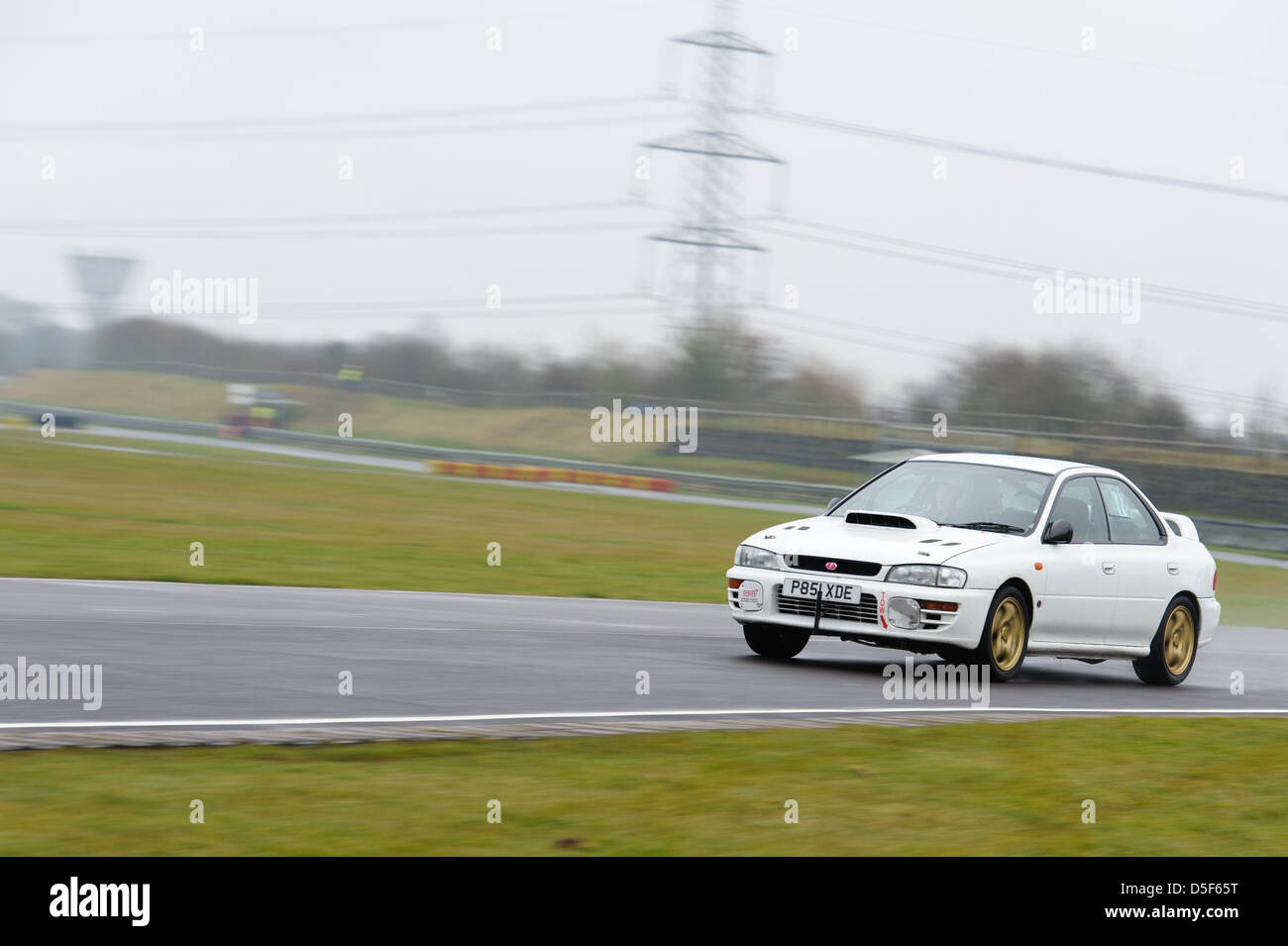 Ein Autorennen rund um Schloss Combe Rennstrecke auf den Bristol Motor Club Great Western Sprint 2013. Stockfoto