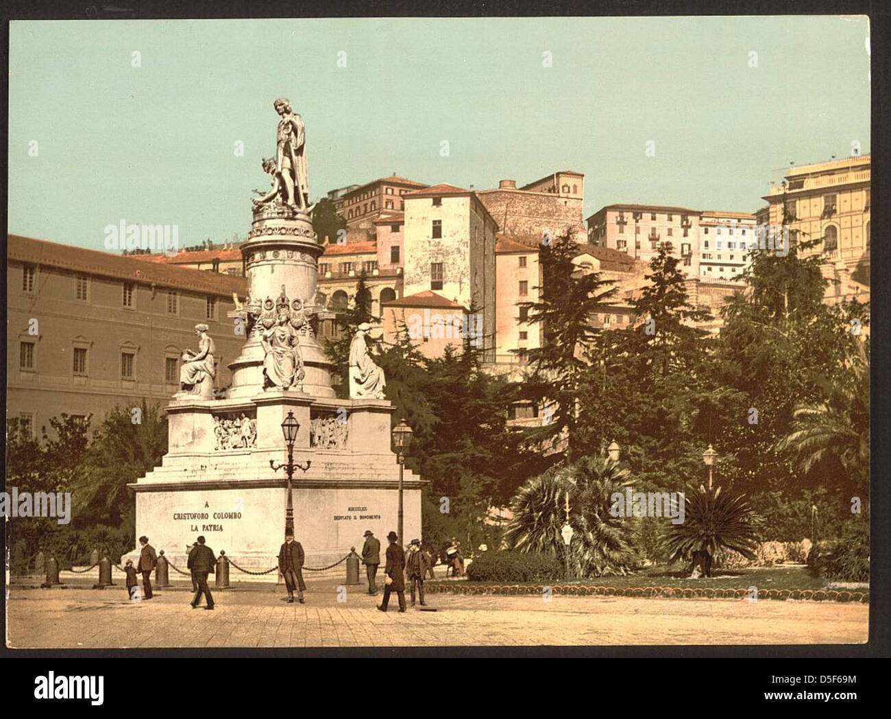 Das Kolumbus-Denkmal in Genua, Italien, ehrt den berühmten Entdecker Christoph Kolumbus, dessen Denkmal als historisches und kulturelles Symbol in der Stadt dient. Stockfoto