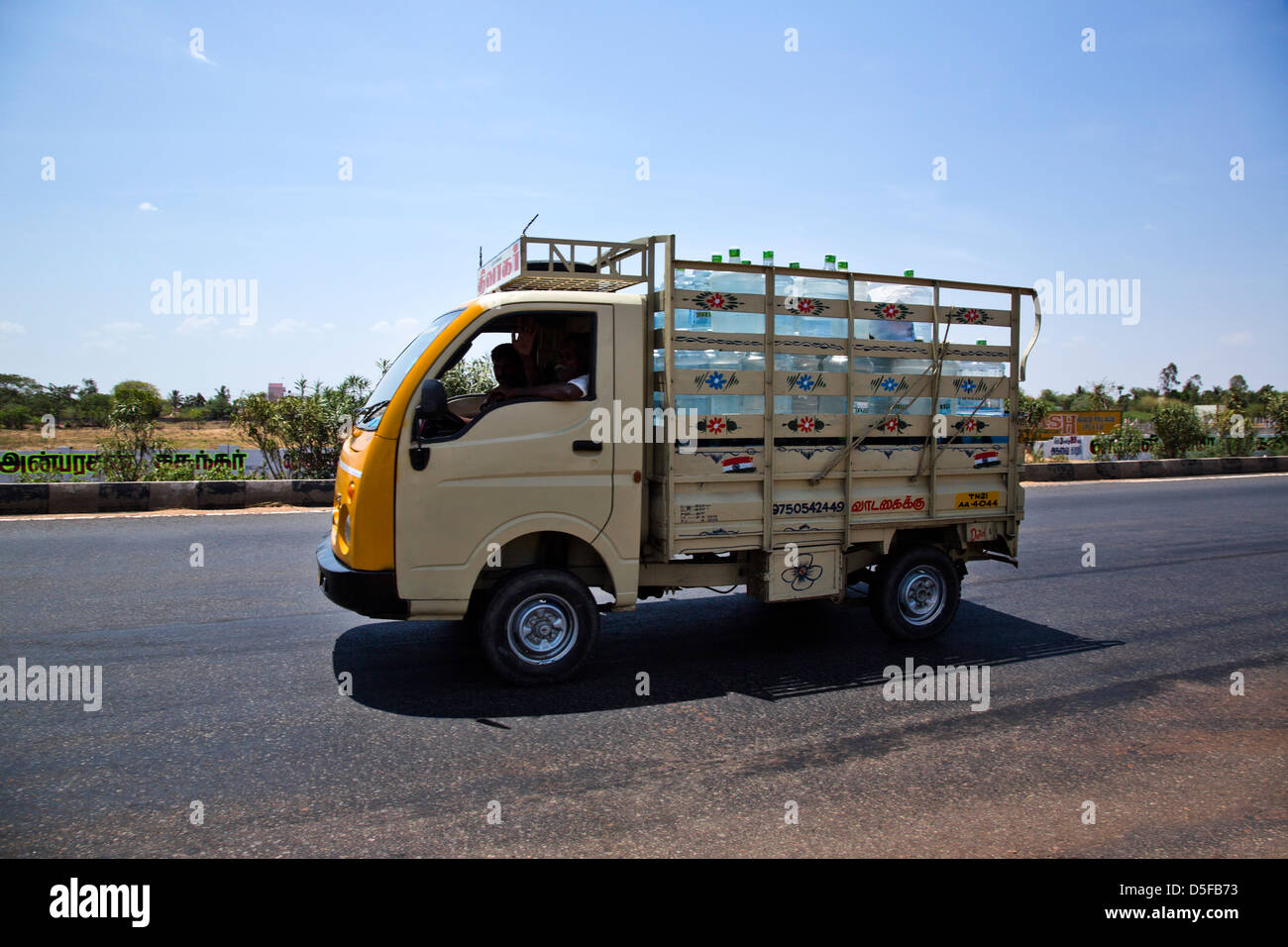 Mini-Truck auf der Straße, Kanchipuram, Tamil Nadu, Indien Stockfoto