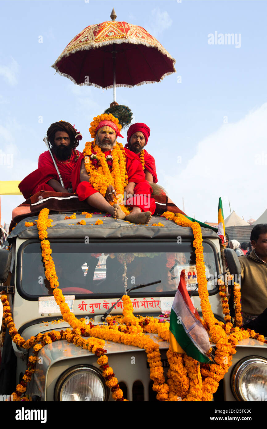 Pilger während der ersten königlichen Bad-Prozession in Kumbh Mela Festival, Allahabad, Uttar Pradesh, Indien Stockfoto