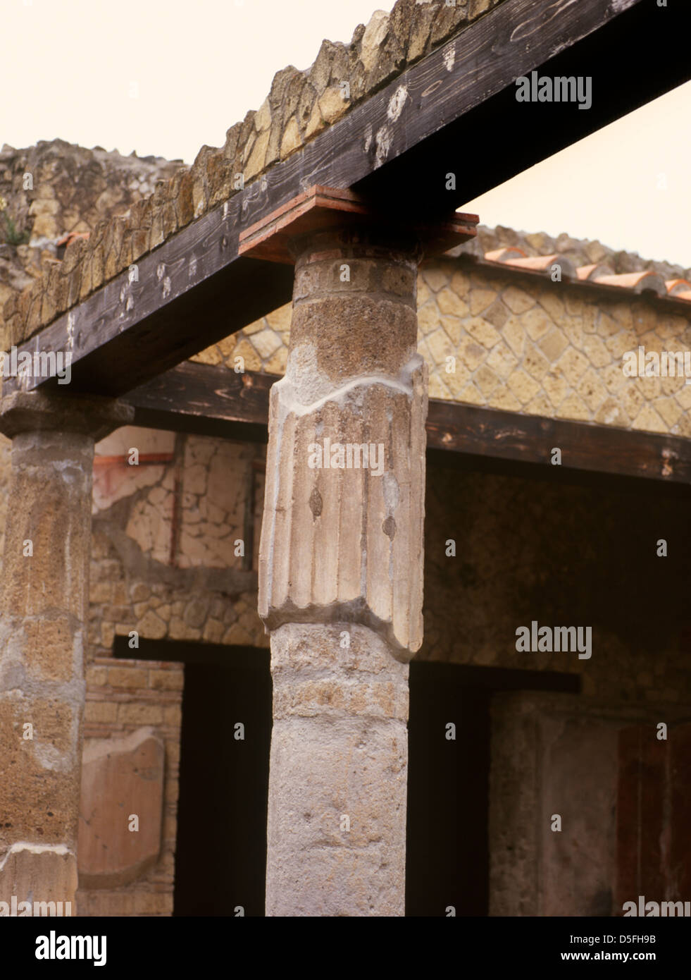 Italien Kampanien Herkulaneum Detail von Säulen und Kapitellen Stockfoto