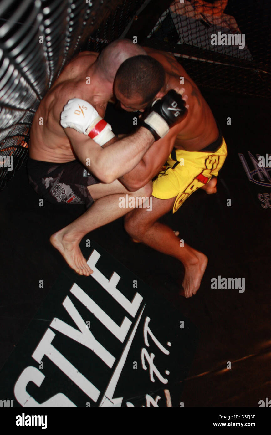 IMPERA MMA Fighting Championship 2013 Rom, das Spiel von Marco Santi gegen Fabricio Nascimento Stockfoto