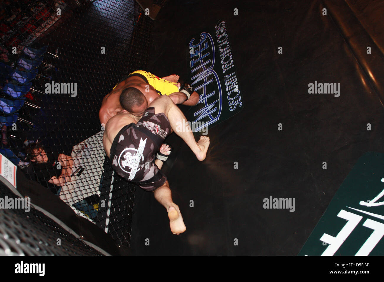 IMPERA MMA Fighting Championship 2013 Rom, das Spiel von Marco Santi gegen Fabricio Nascimento Stockfoto