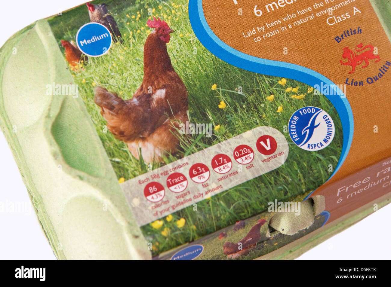 Eine Schachtel mit freilaufenden Eiern mit dem RSPCA Freiheit Essen Logo / Zeichen & Ernährung Inhalt Kennzeichnung Stockfoto