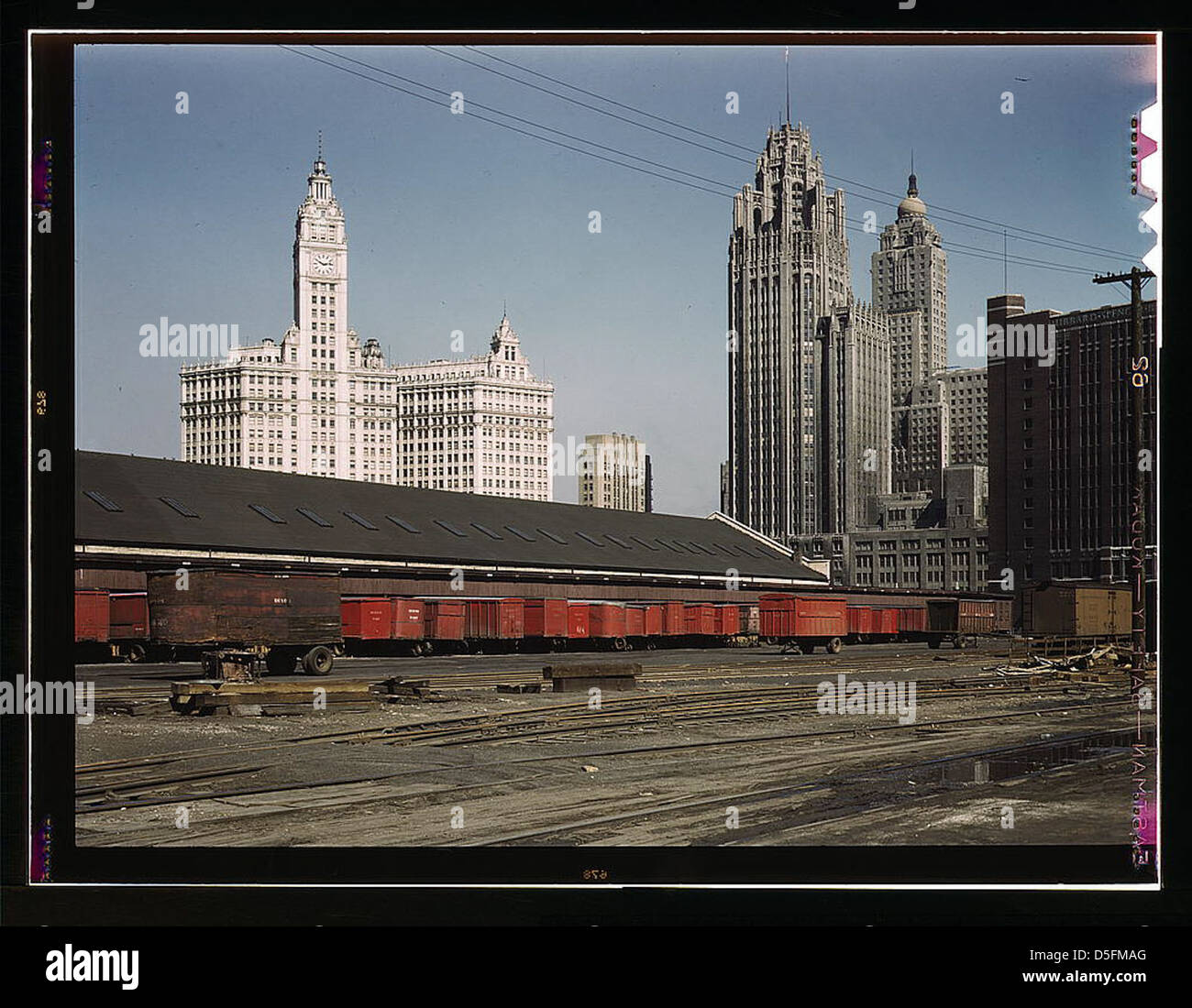 LKW-Entladung am Frachthaus der Illinois Central Railroad, South Water Street Frachtterminal, Chicago, Abb. (LOC) Stockfoto