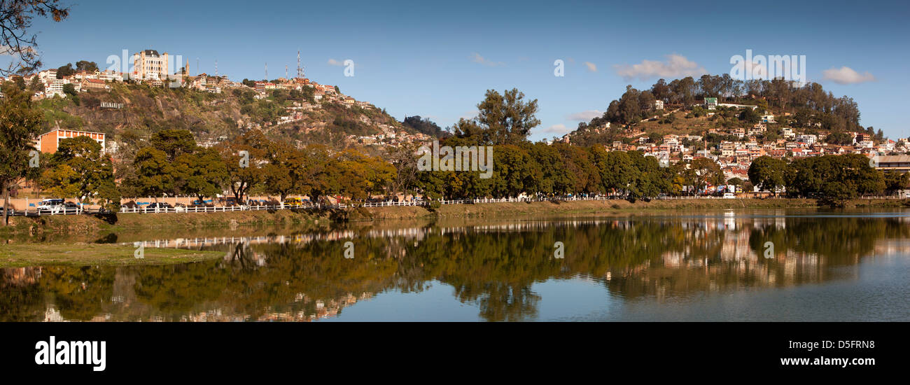 Madagaskar, Antananarivo, See Anosy und Haute Ville auf Skyline der Stadt, Panorama Stockfoto