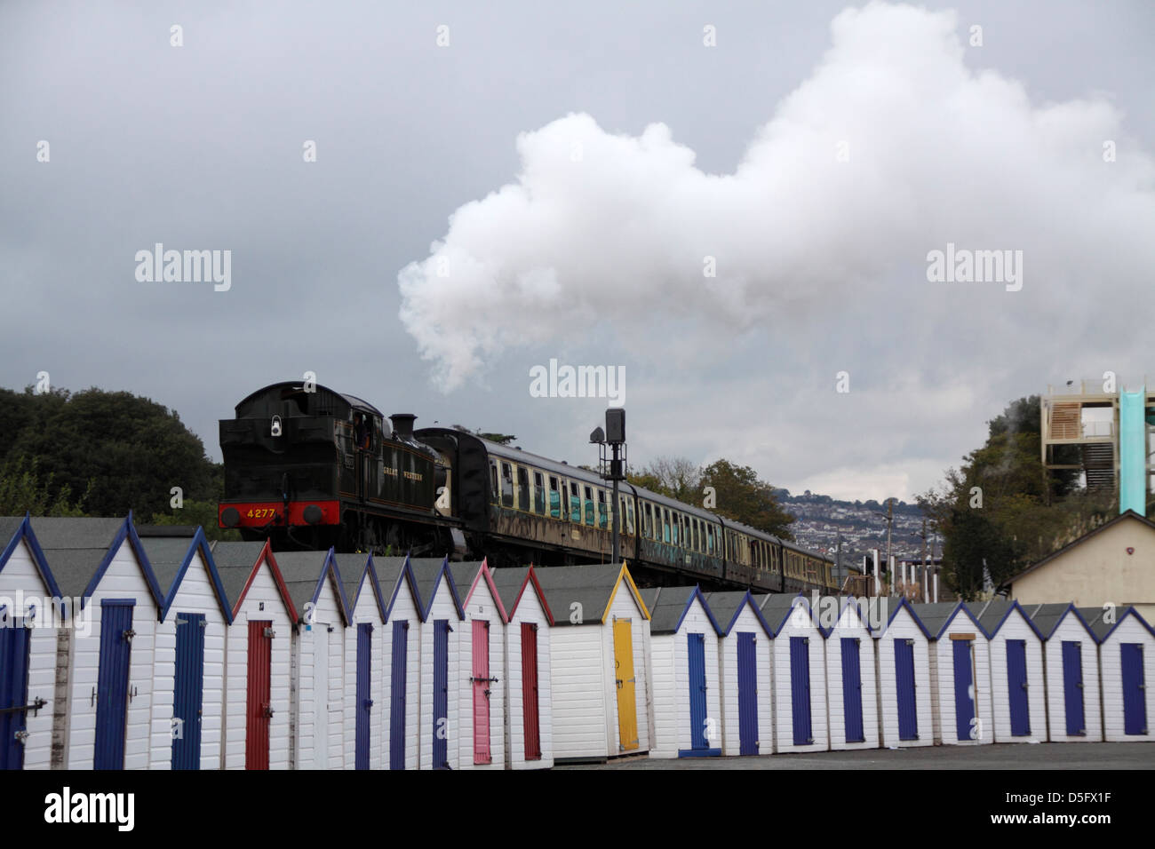 Dampfzug am Seafront Paignton Stockfoto