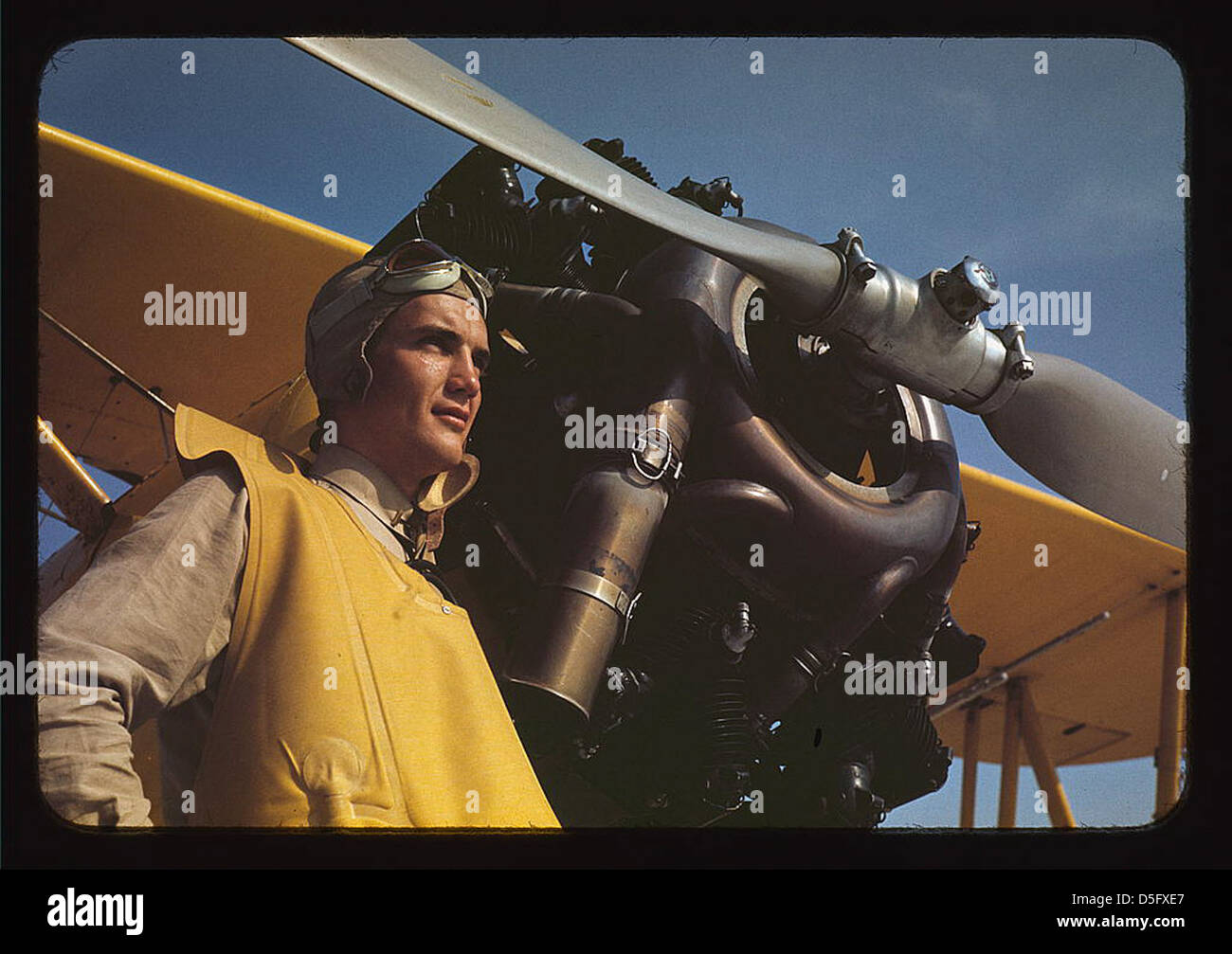 Marine Leutnant durch das Power Plane, das schleppt die Ausbildung Segelflugzeuge bei Page Field, Parris Insel, S.C. (LOC) Stockfoto