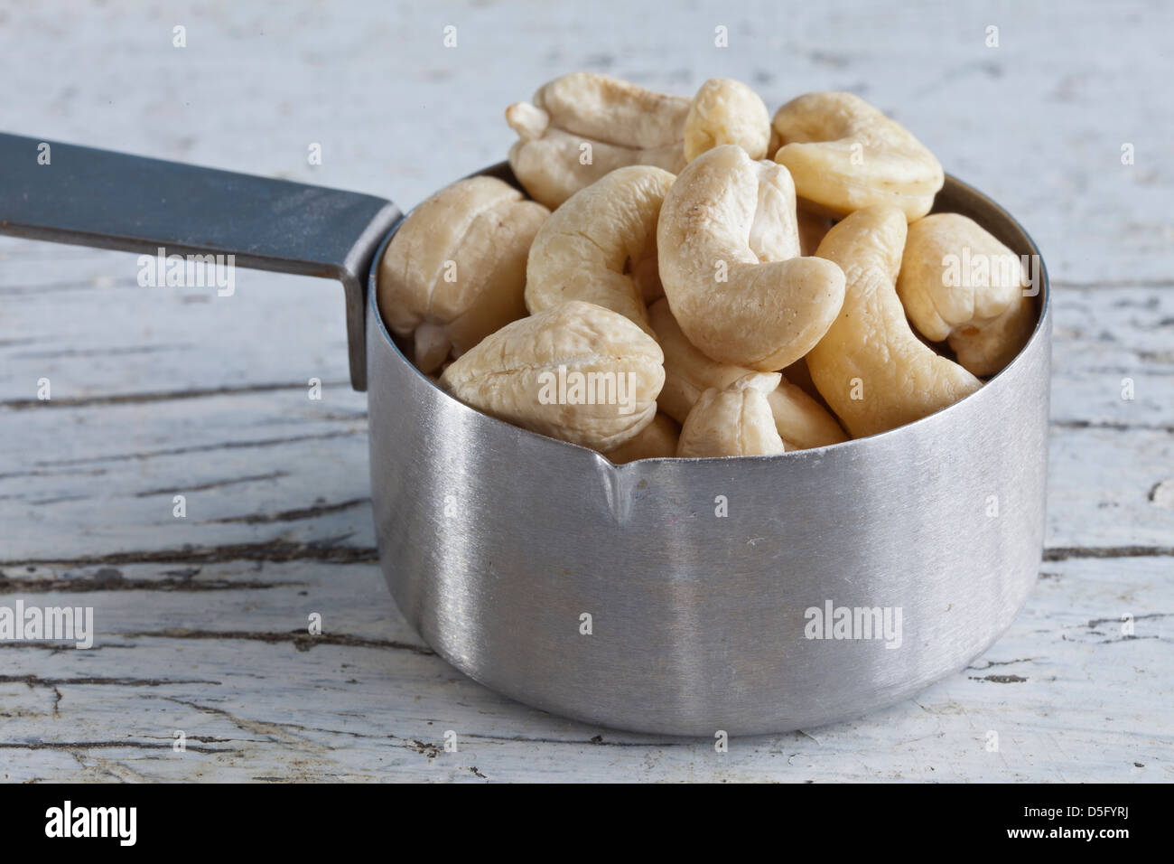 Rohe Cashewnüsse in einer Küche Stockfoto