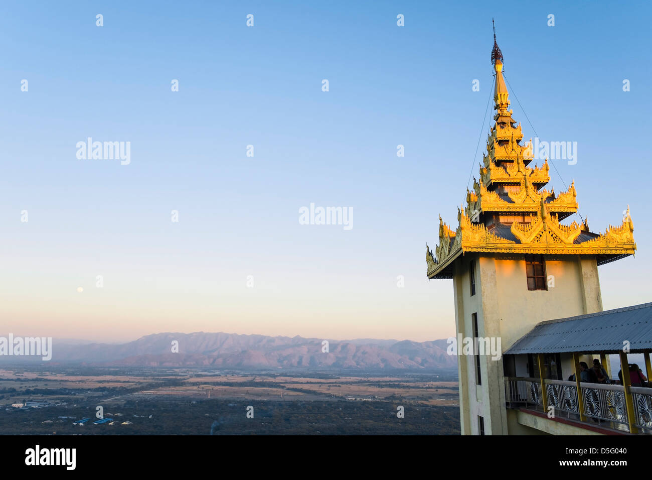 Aufzug nach oben Mandalay Hill - Blick auf Shan-Bergen, Mandalay, Shan-Staaten, Myanmar, Asien Stockfoto