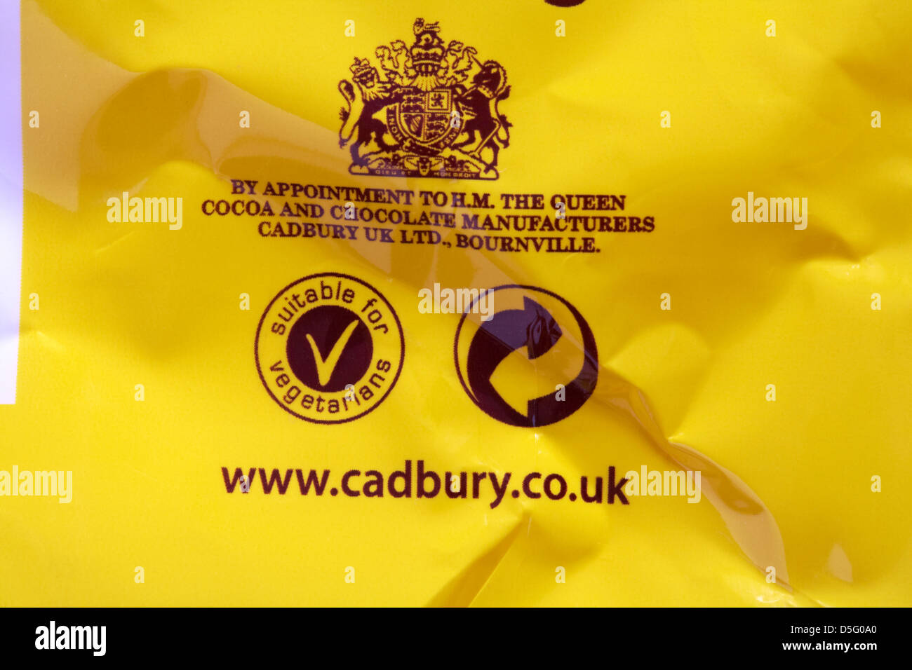 Nach Absprache mit H. M. der Queen Kakao- und Schokoladenhersteller Cadbury UK Ltd - Royal Warrant - Entsorgungslogo für Recycling Stockfoto