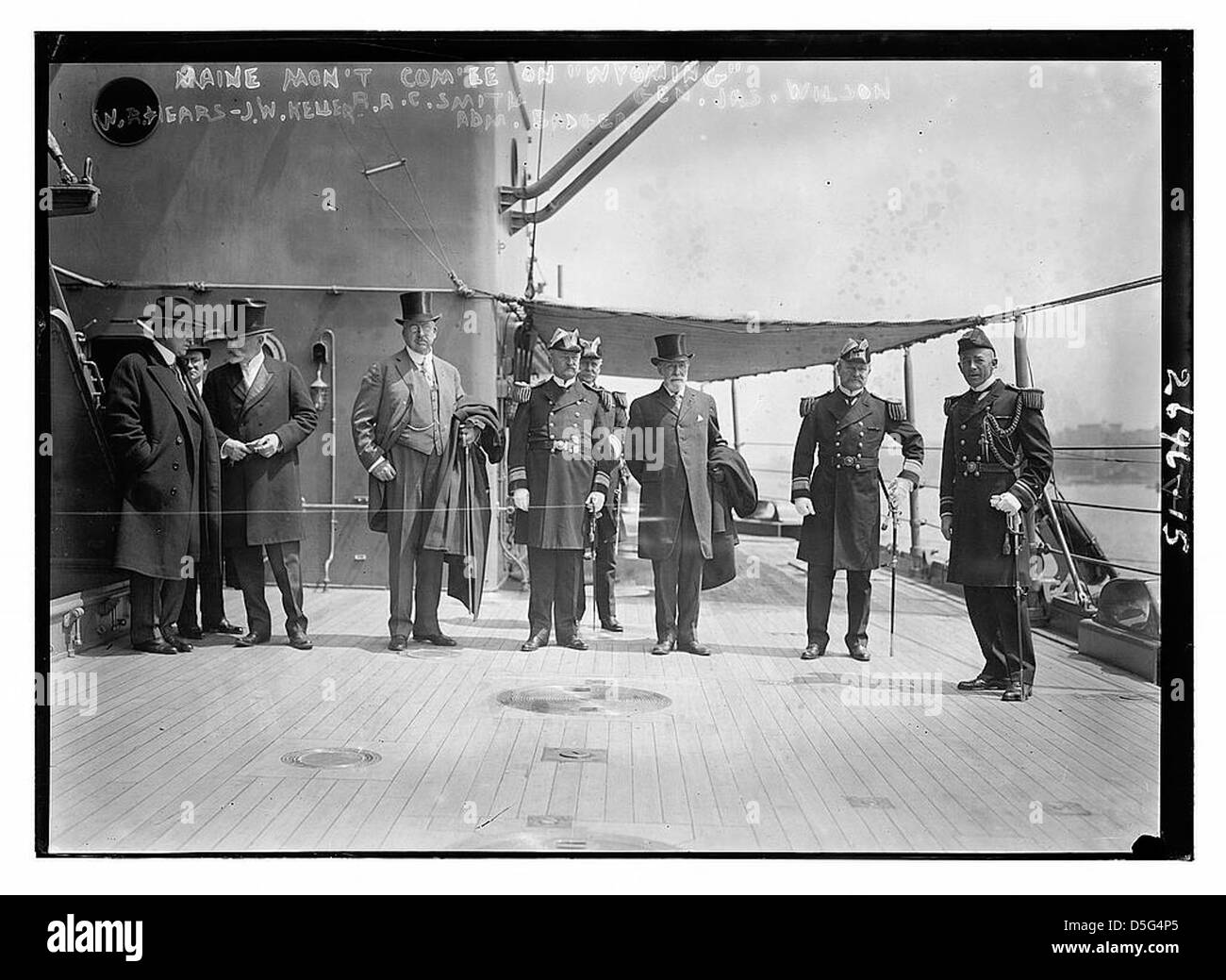 1913 wurde das USS Maine Monument geweiht, in dem Schlüsselfiguren wie Admiral Charles J. Badger, General James Grant Wilson und andere zu sehen waren. Dieses Bild fängt den Moment des Gedenkens ein. Stockfoto