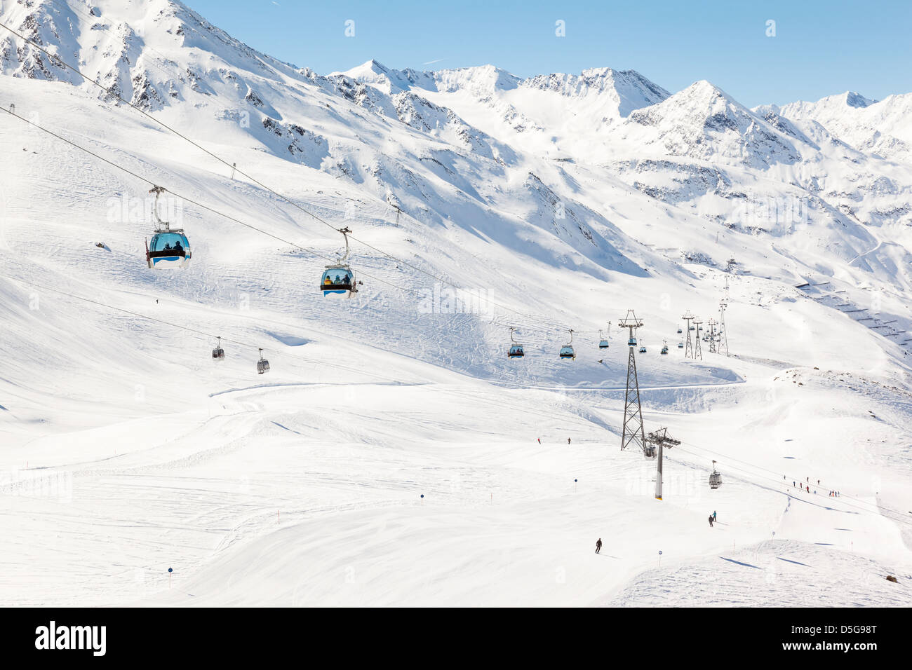 Gondel Liftanlagen im Skigebiet Hochgurgl in den österreichischen Alpen Stockfoto