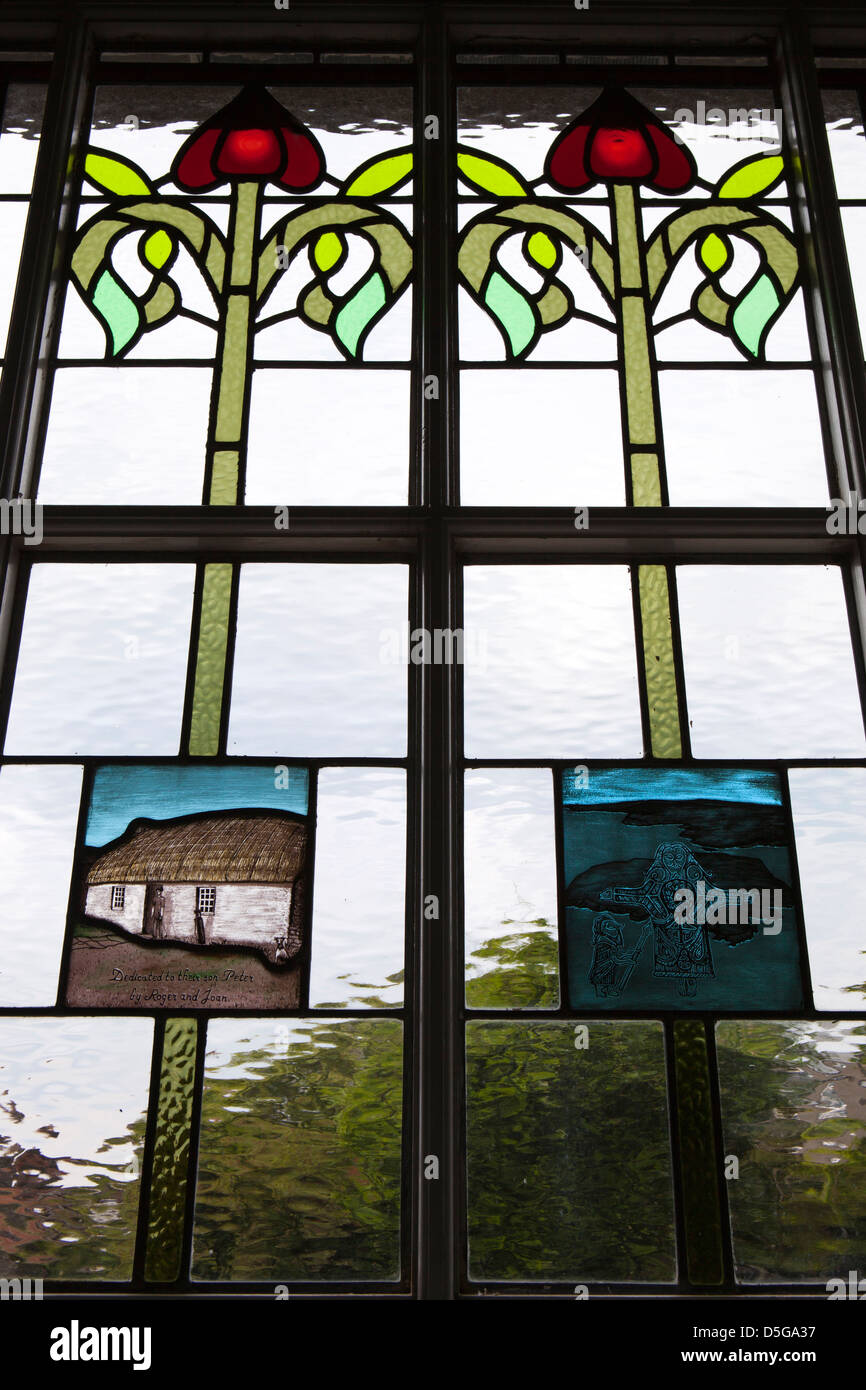 Isle Of Man, Cregneash, Dorf Kirche Jugendstil Edwardian verbleiten Fenster Stockfoto