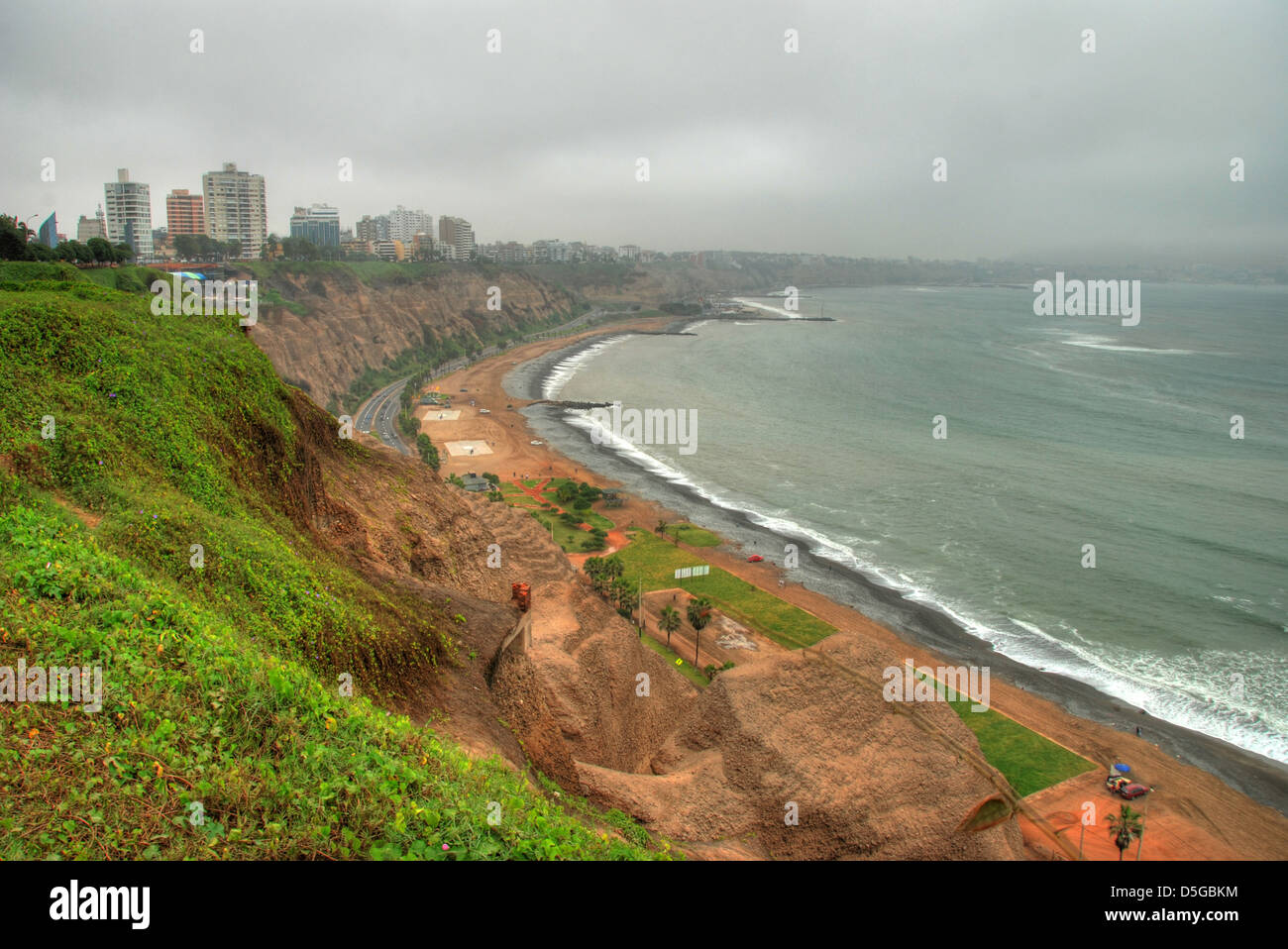 Meer-Nebel über der pazifischen Küste von Miraflores, Lima, Peru Stockfoto