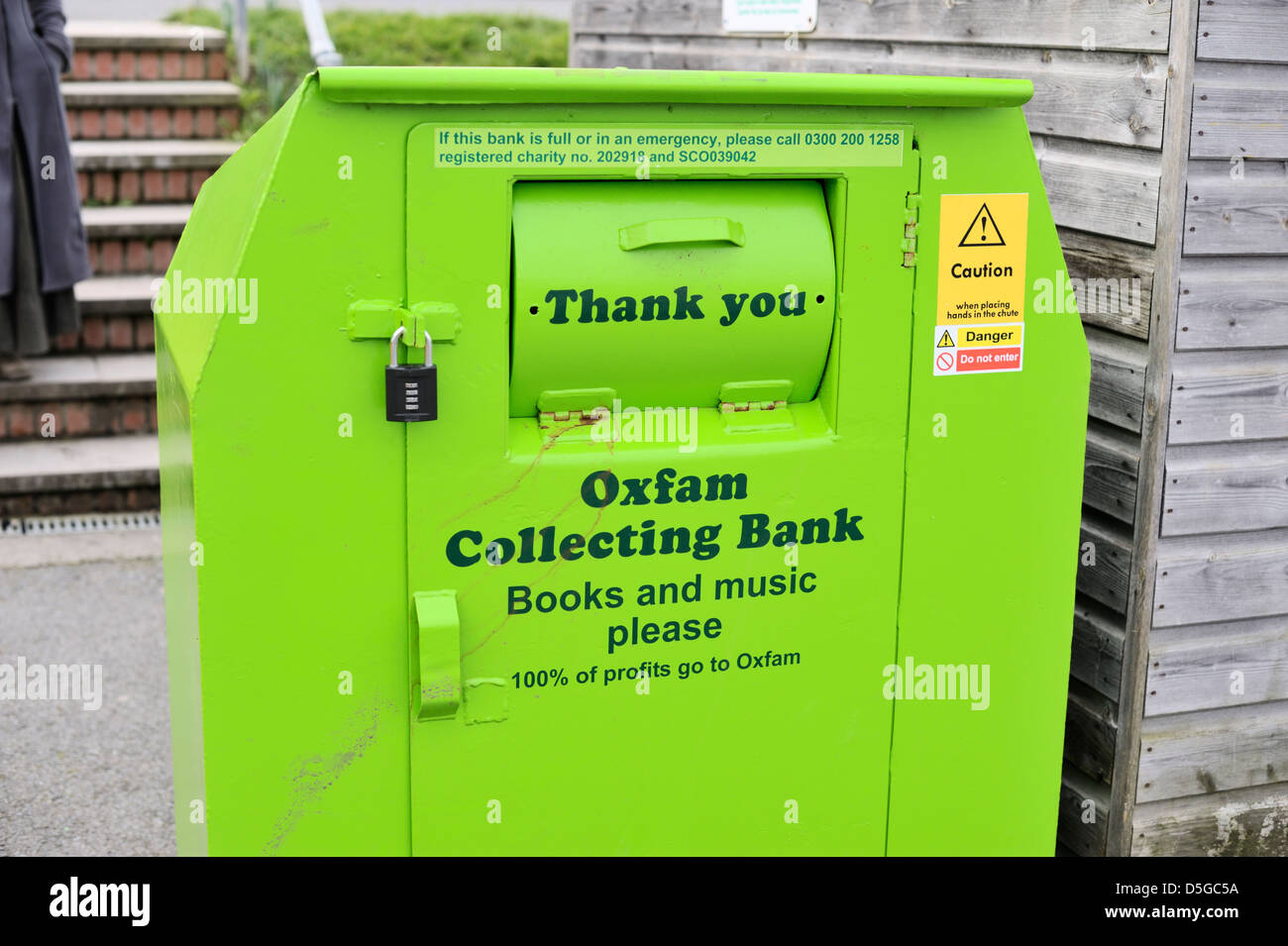 Oxfam-Almosen sammeln Bank für Bücher und Musik, Wales. Stockfoto