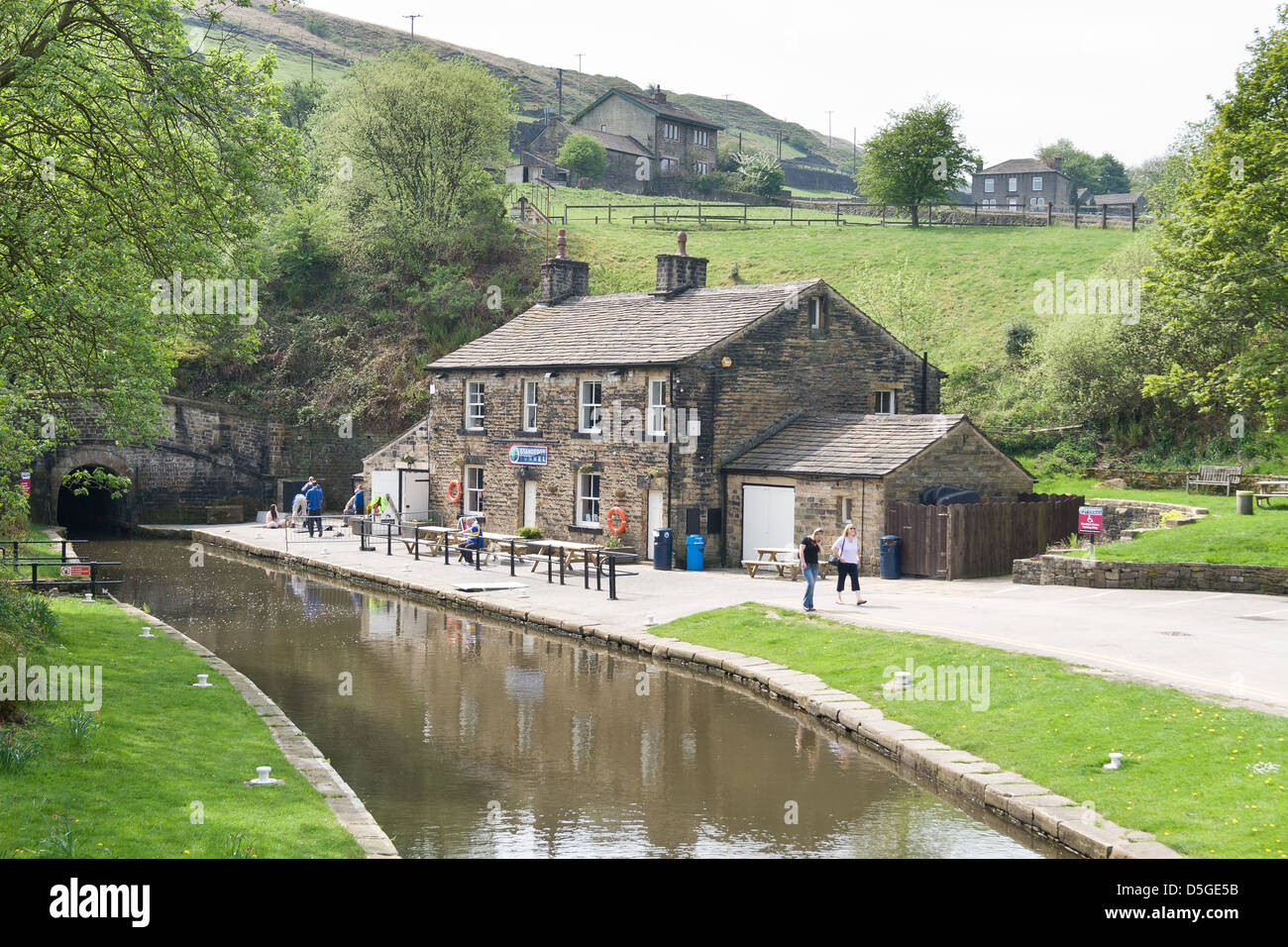 Huddersfield Narrow Canal bei Marsden, West Yorkshire, Großbritannien Stockfoto