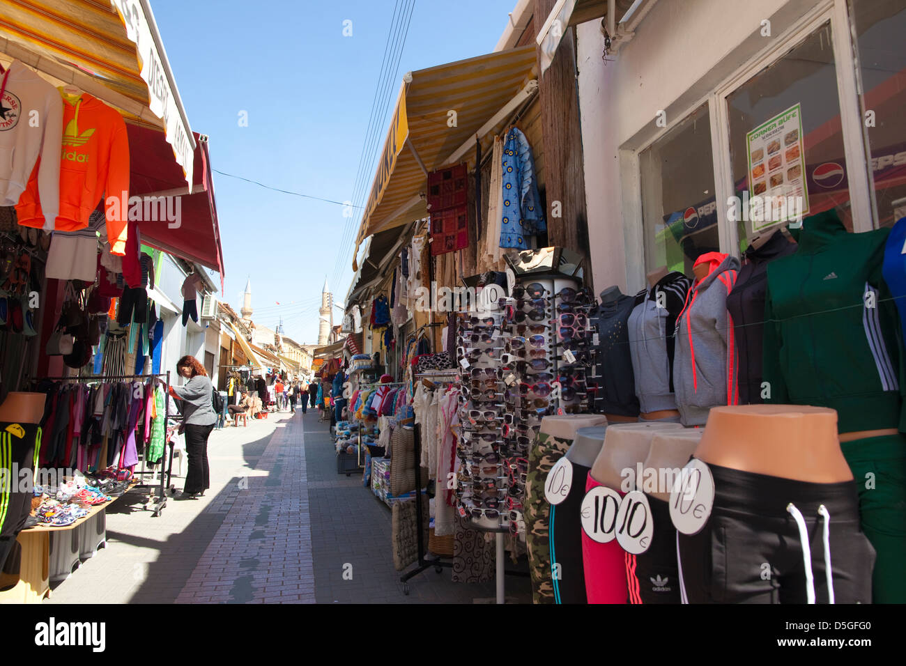 Shopping nicosia cyprus -Fotos und -Bildmaterial in hoher Auflösung – Alamy