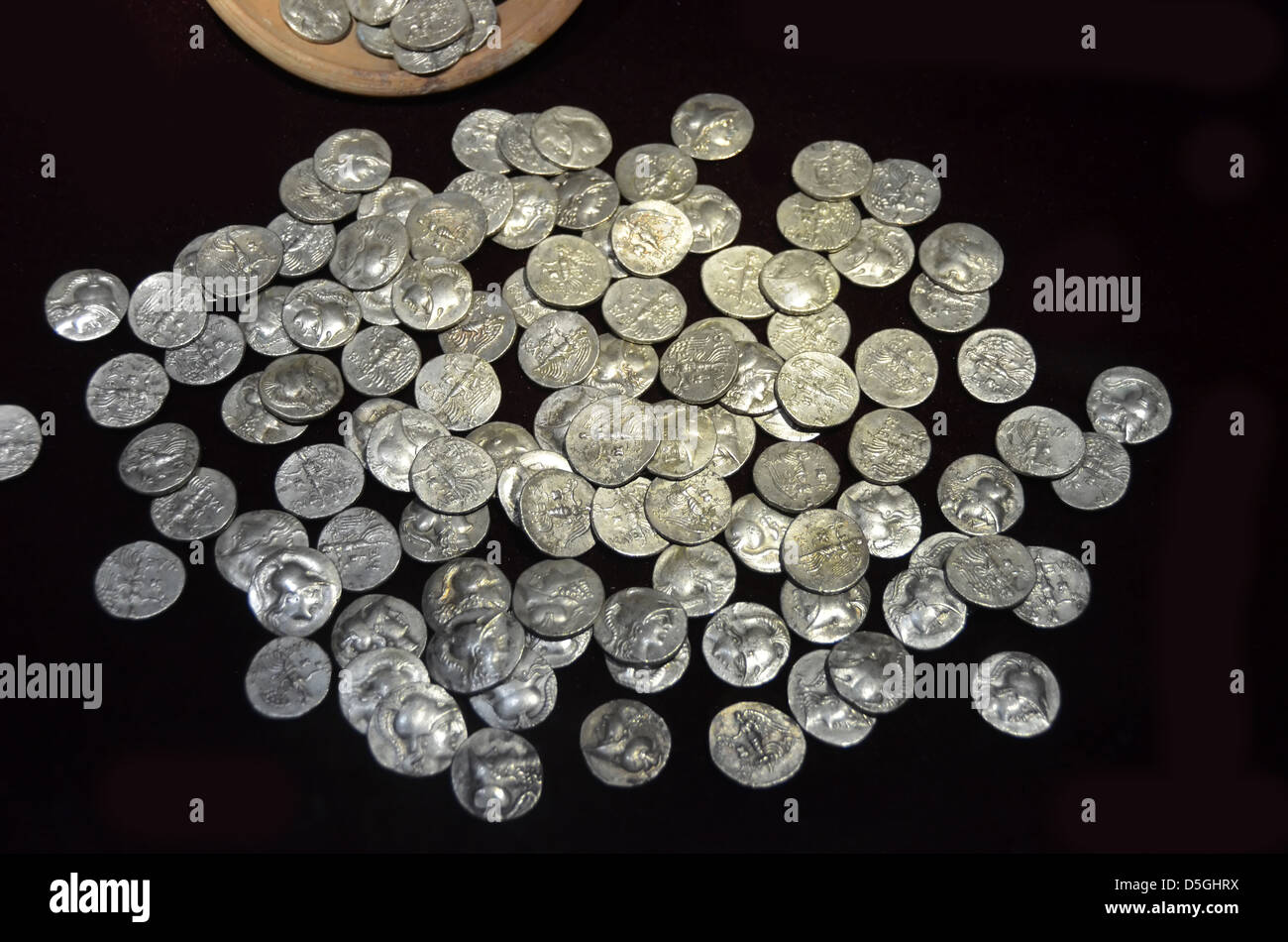 Schatz der antiken griechischen Silbermünzen Stockfoto
