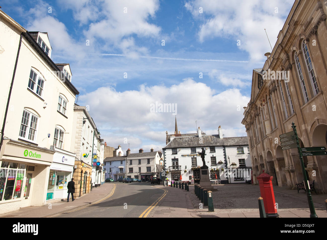 Agincourt Quadrat mit Shire Hall in Monmouth Stadtzentrum, Monmouthshire, Wales, UK Stockfoto