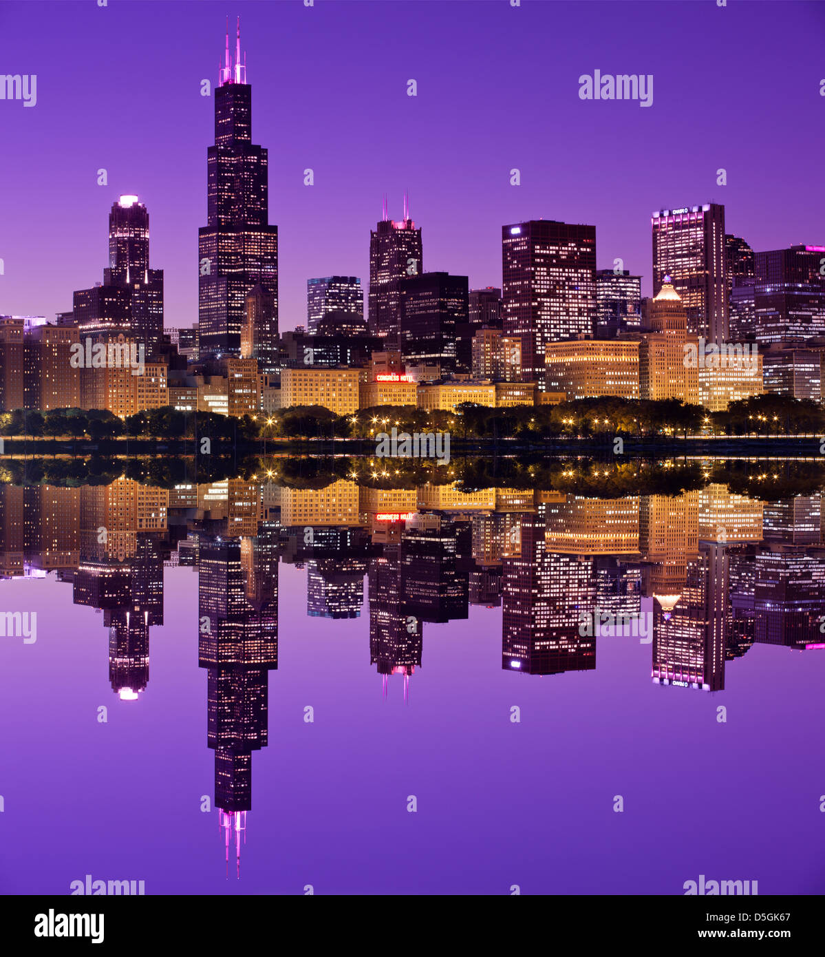 WILLIS (SEARS) TURM (© SKIDMORE OWINGS & MERRIL 1973) SEEUFER SKYLINE VON DOWNTOWN CHICAGO ILLINOIS USA Stockfoto