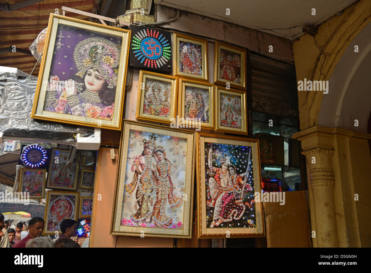 Ein Hindu Geschenkladen in Chandni Chowk, Alt-Delhi, Indien Stockfoto