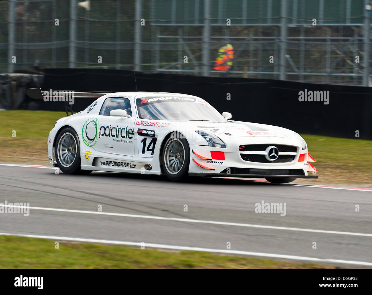 Mercedes AMG SLS GT3 Sportwagen in britischen GT-Meisterschaft in Oulton Park Motor Racing Circuit Cheshire England Großbritannien Stockfoto