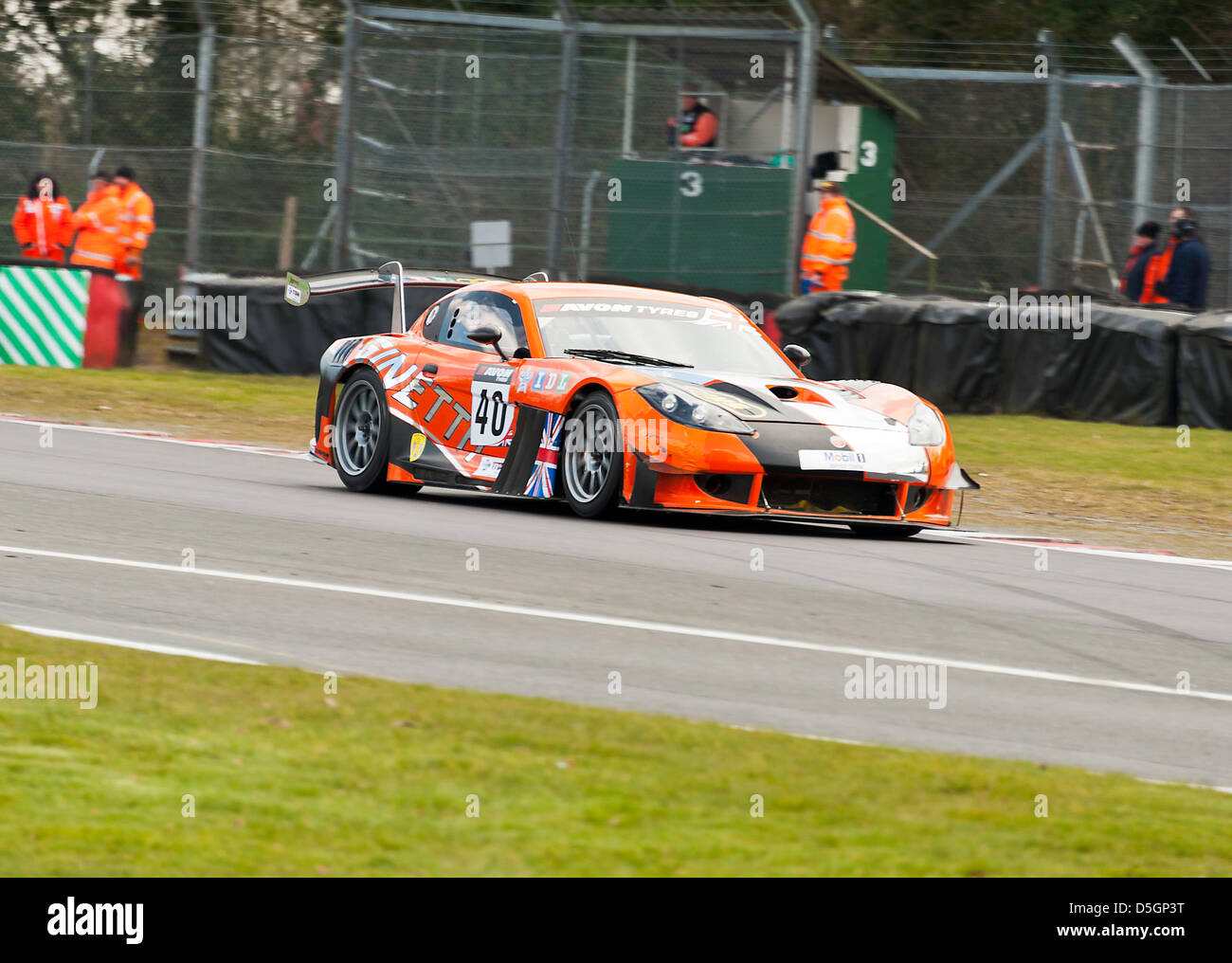 Ginetta G55 GT3 Sportwagen in britischen GT-Meisterschaft in Oulton Park Motor Racing Circuit Cheshire England Vereinigtes Königreich UK Stockfoto