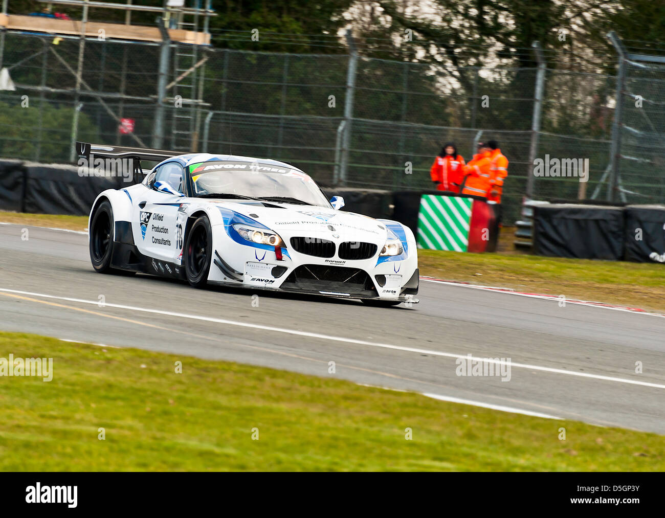 BMW Z4 GT3 in der britischen GT-Meisterschaft in Oulton Park Motor Racing Circuit Cheshire England Vereinigtes Königreich UK Stockfoto