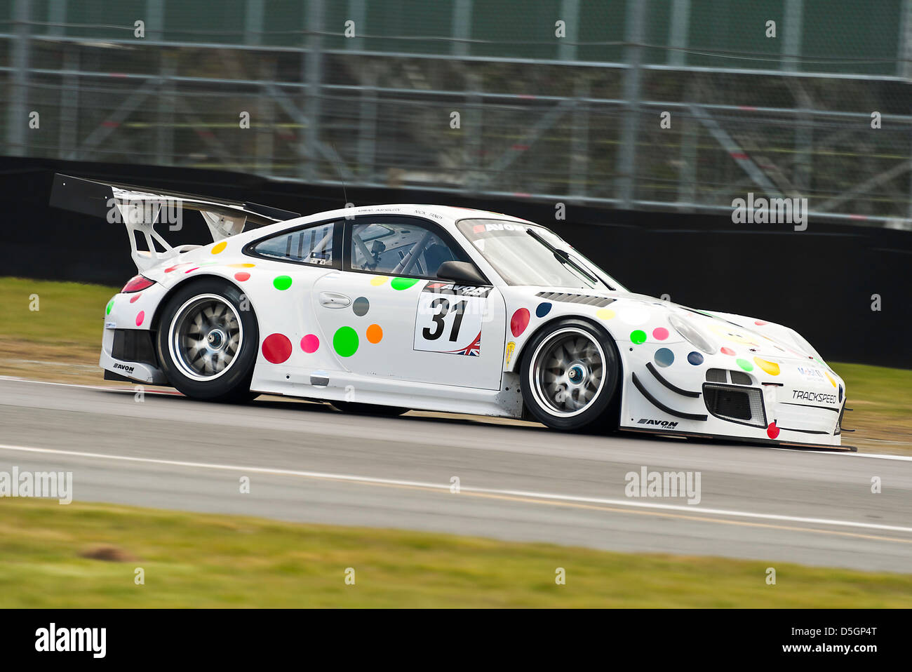 Porsche 997GT3 R Sportwagen in der britischen GT-Meisterschaft in Oulton Park Motor Racing Circuit Cheshire England Vereinigtes Königreich UK Stockfoto