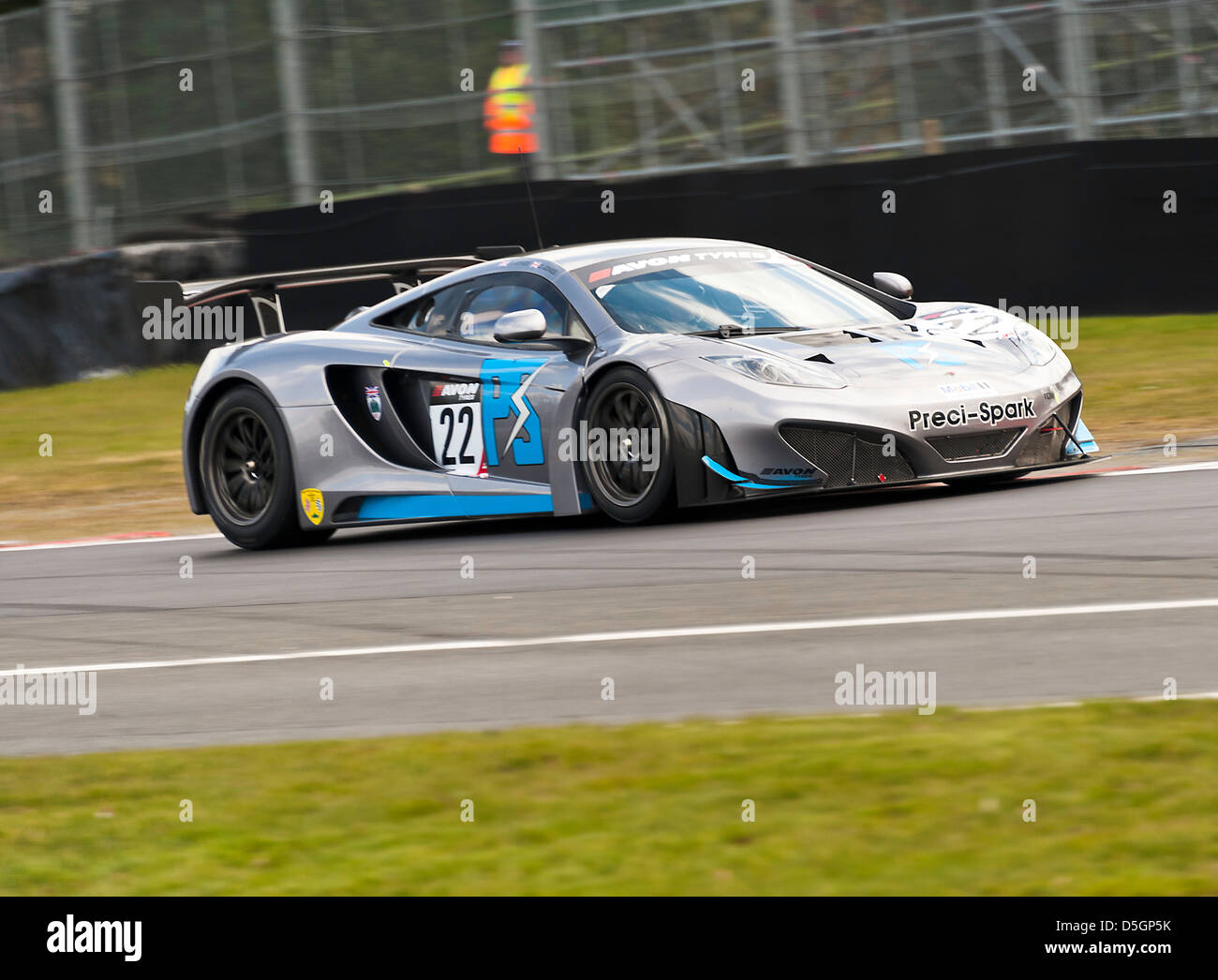 McLaren MP412C Sport-Rennwagen in der britischen GT-Meisterschaft in Oulton Park Motor Racing Circuit Cheshire England Großbritannien Stockfoto