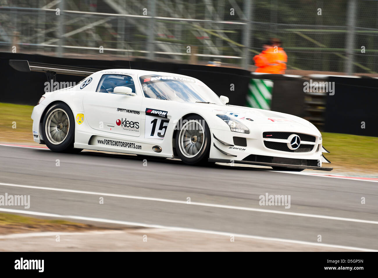 Mercedes AMG SLS GT3 Sportwagen in britischen GT-Meisterschaft in Oulton Park Motor Racing Circuit Cheshire England Großbritannien Stockfoto
