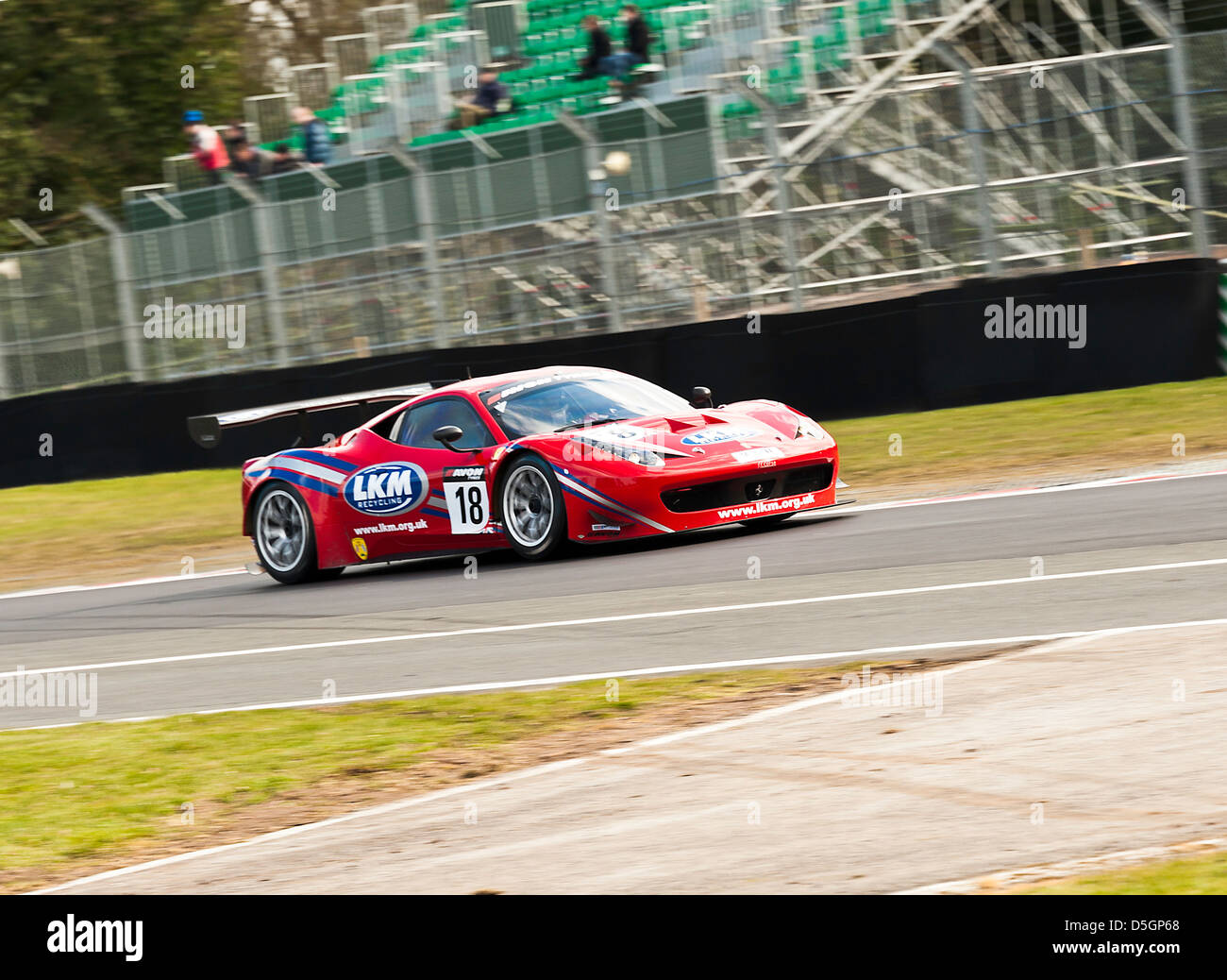 Ferrari 458 Italia GT3-Sportwagen in britischen GT-Meisterschaft in Oulton Park Motor Racing Circuit Cheshire England Großbritannien Stockfoto