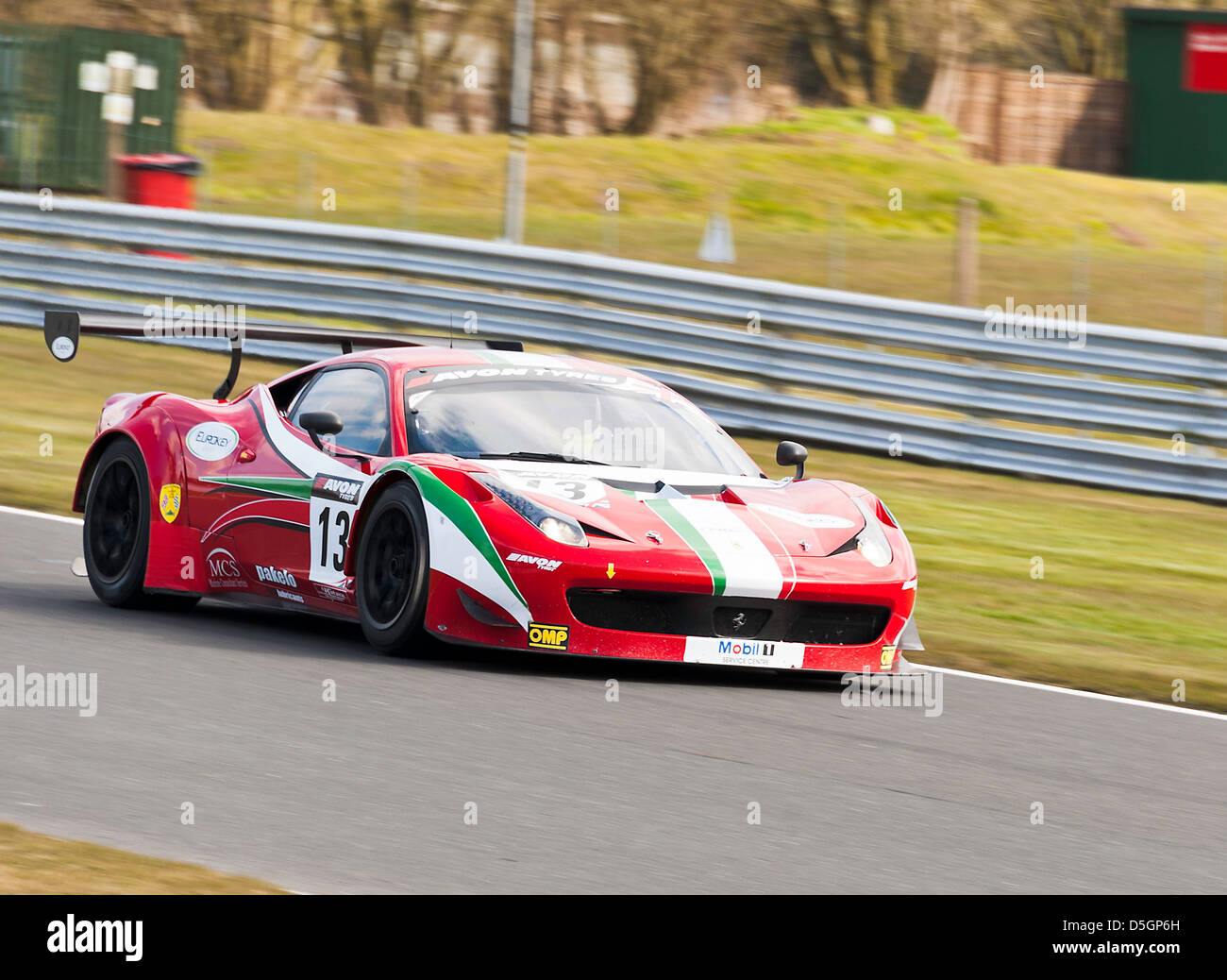 Ferrari 458 Italia GT3-Sportwagen in britischen GT-Meisterschaft in Oulton Park Motor Racing Circuit Cheshire England Großbritannien Stockfoto