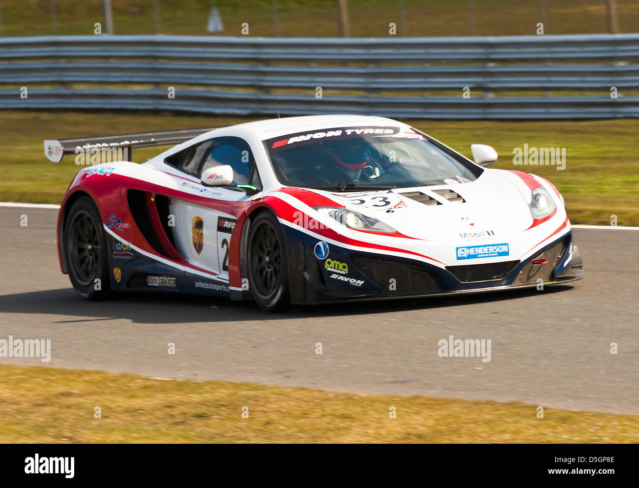 McLaren MP412C Sport-Rennwagen in der britischen GT-Meisterschaft in Oulton Park Motor Racing Circuit Cheshire England Großbritannien Stockfoto