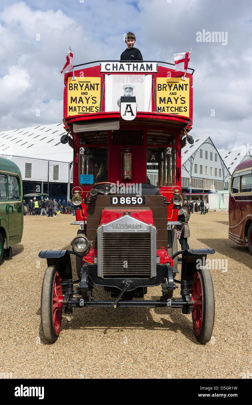 Oldtimer bus -Fotos und -Bildmaterial in hoher Auflösung – Alamy