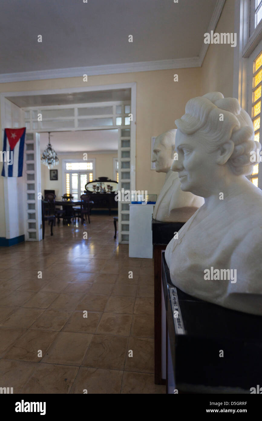 Kuba, Varadero, Varadero, Museo Municipal de Varadero. Büsten von Jose Fermín Iturrioz und Onelia Mendez de Iturrioz. Stockfoto