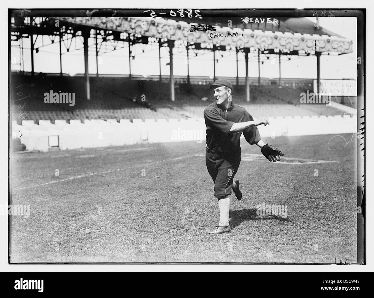 Buck Weaver, ein Spieler in der American League, ist in diesem Bild aus dem berüchtigten Black Sox Skandal zu sehen. Nach dem World Series Skandal 1919 wurde er vom Baseball ausgeschlossen. Stockfoto