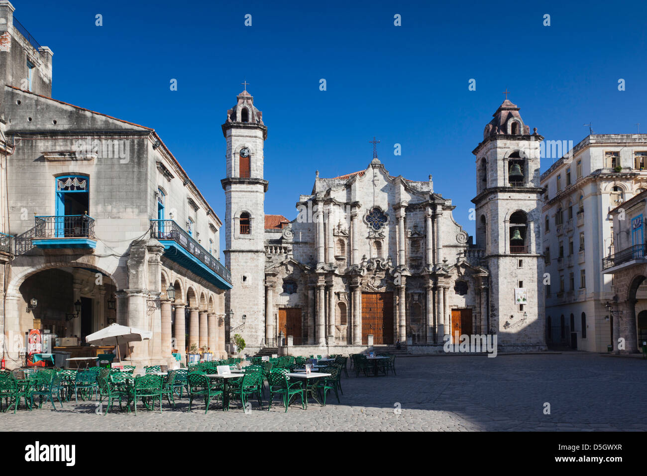 Kuba, Havanna, Havanna Vieja, Plaza De La Catedral, Catedral de San Cristobal De La Habana Stockfoto