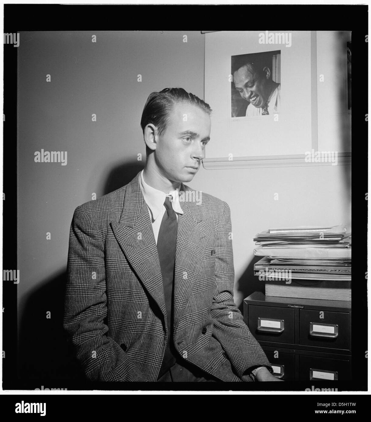[Portrait von Yannich Bruynoche, Rockefeller Center, New York, N.Y., zwischen 1946 und 1948] (LOC) Stockfoto