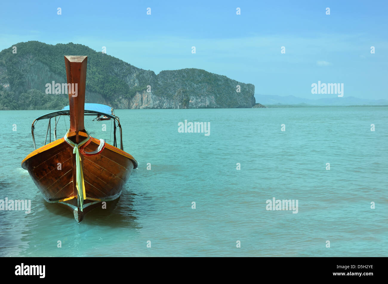Traditionelle thai Boot auf Andaman Sea-Thailand Stockfoto
