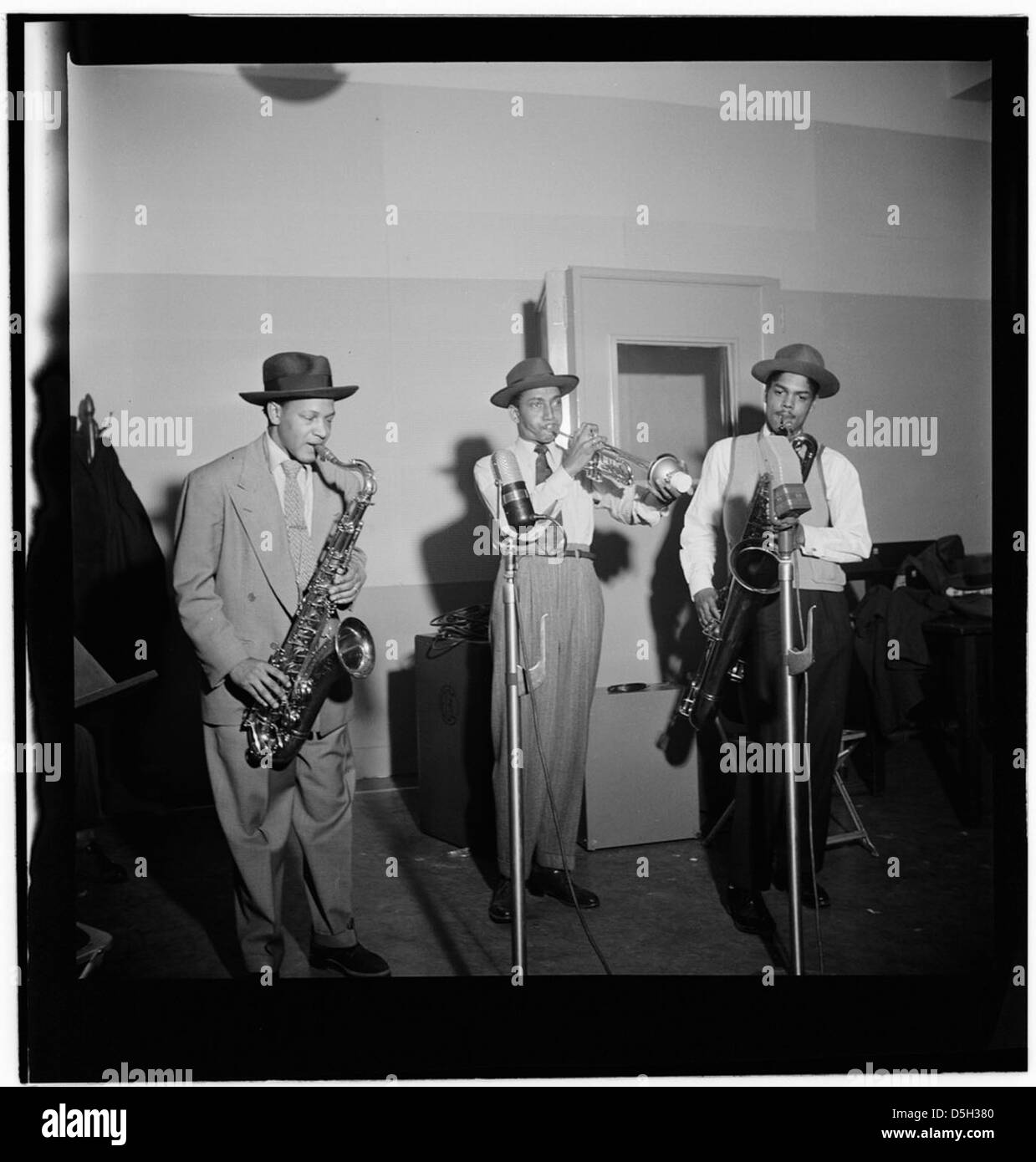 [Porträt von Illinois Jacquet, New York, N.Y., ca. Mai 1947] (LOC) Stockfoto